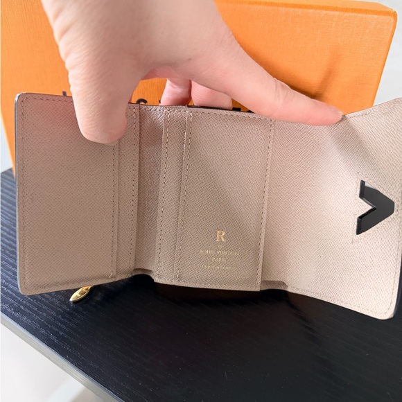 Louis Vuitton Epi PORTOFOIL TWIST LOCK COMPACT XS Compact Wallet Tan - Picture 8 of 16